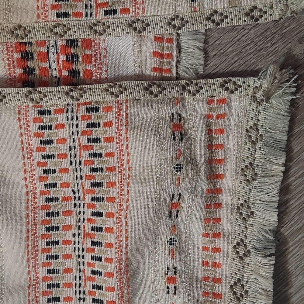 Such a cool piece! Boho blazer/ light coat. Insane embroidery throughout. - Picture 2 of 4
